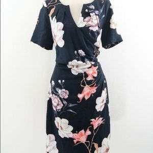 Adrianna Papell stretch sheath v neck ruched dress